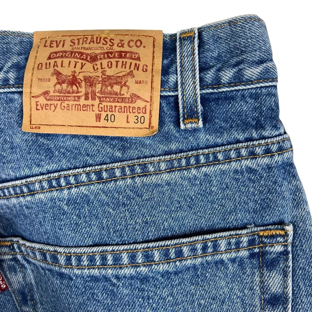 LEVIS MEN SIZE 40x30 (38x29 Actual) RELAXED STRAIGHT LEG MEDIUM‎ WASH JEANS